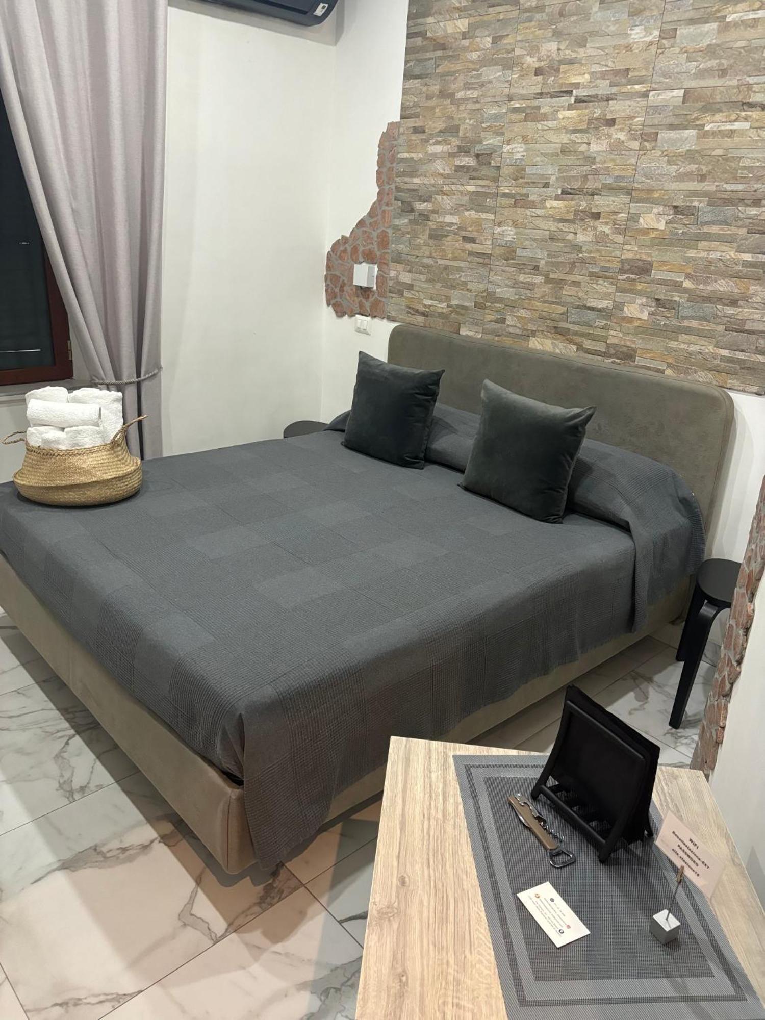 B&B Alla Stazione เนเปิลส์ ภายนอก รูปภาพ